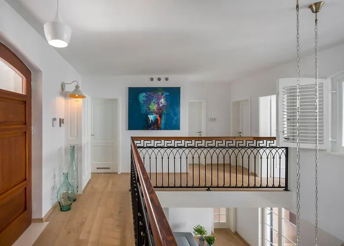 Sophina Palace Villa